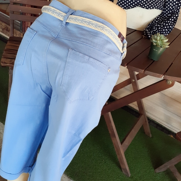 NWT Gloria Vanderbilt Skimmer Capri with Belt 18 - Picture 13 of 16